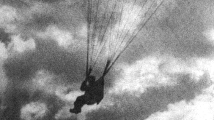 Parašutista v pozadí